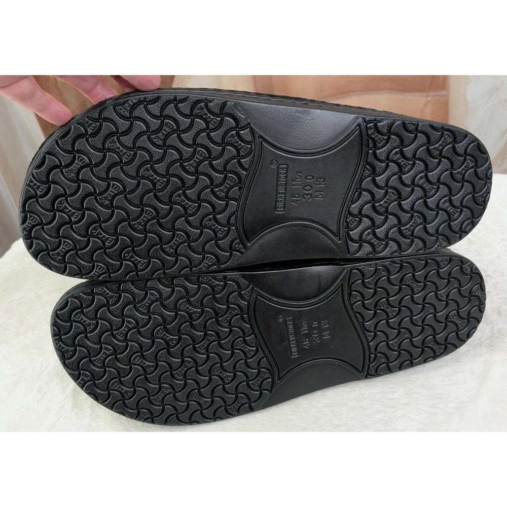 Footprints by Birkenstock Memphis Chukka Boots in Black